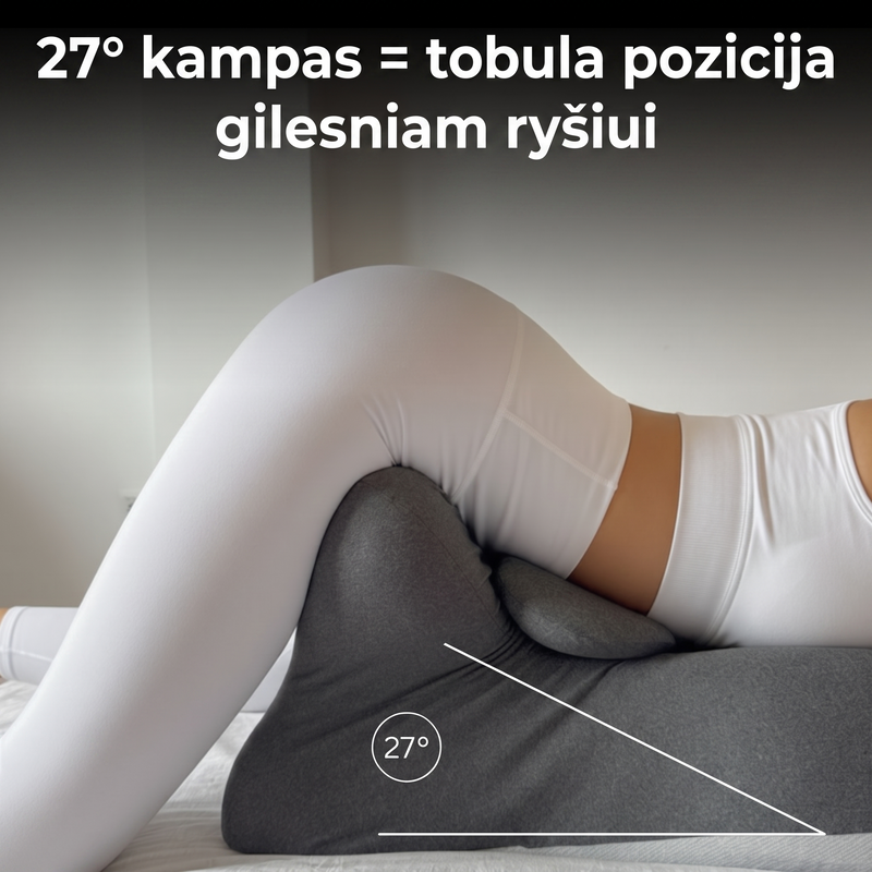 Ji atsisėda. Jos klubai atsipalaiduoja.